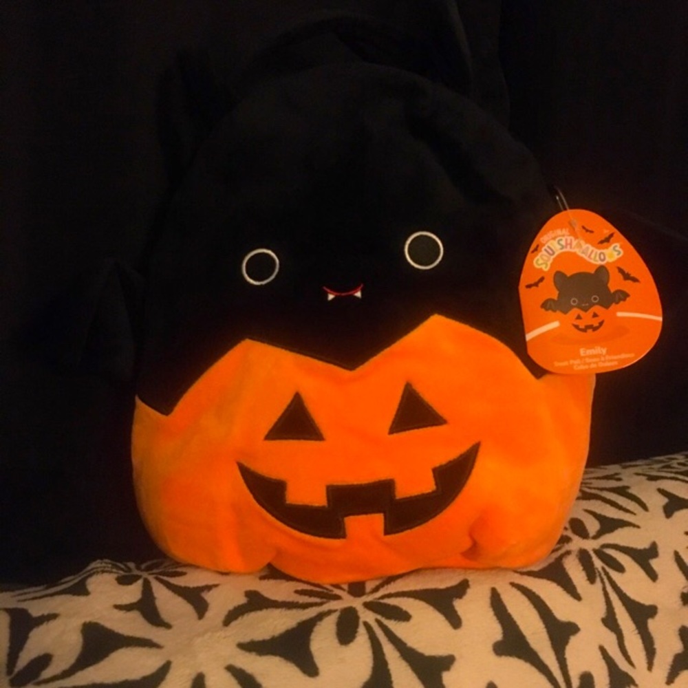 SQUISHMALLOWS Emily The Bat Trick or Treat Pail RARE & HARD TO FIND Brand New!